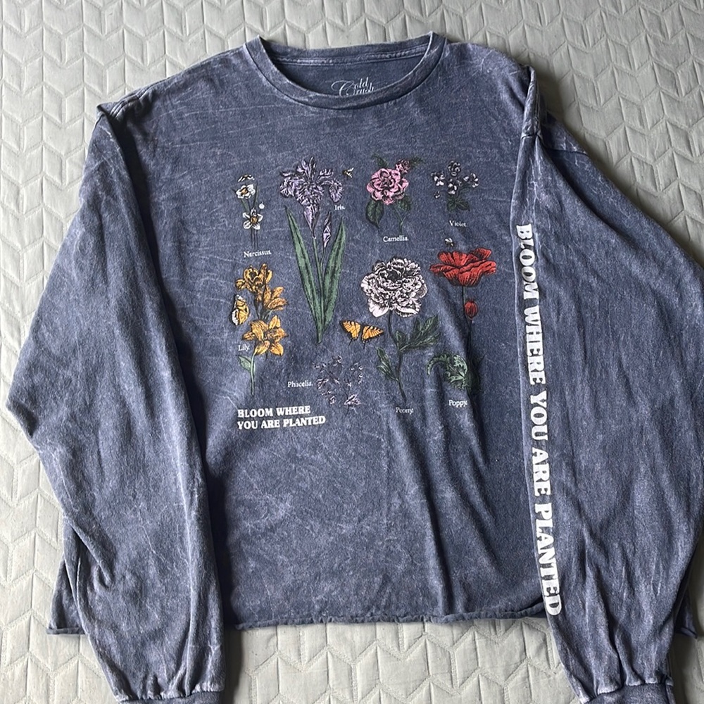 Long sleeve graphic tee